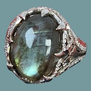 925 Sterling Silver Ring SZ 8 with Natural Labradorite 1.4x1.7cm Gemstone.